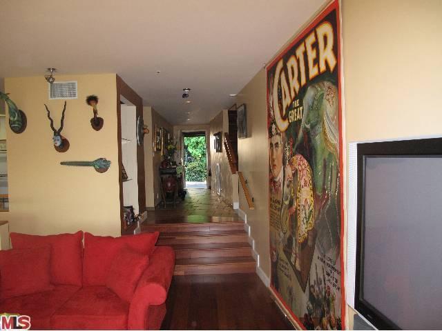 3481 Wonder View Place, Los Angeles (city), CA 90068