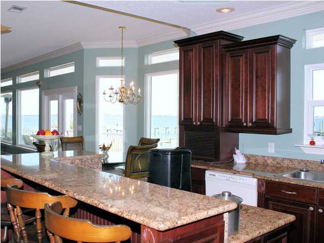 586 Radiant Cir, Mary Esther, FL 32569